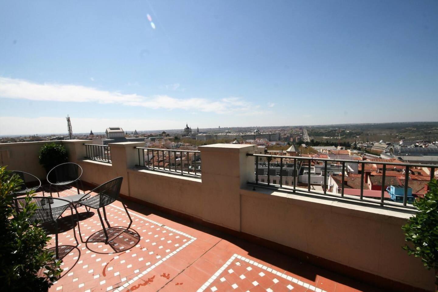 Atico En La Gran Via Con Terraza Al Palacio Real Madrid Exteriör bild